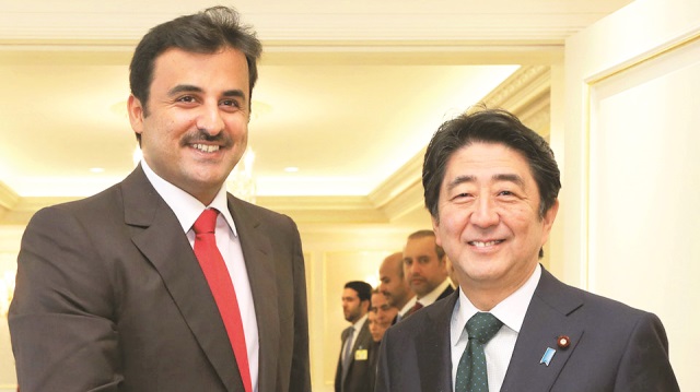 Katar Emiri Şeyh Tamim ve Şinzo Abe
