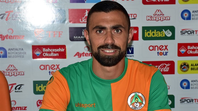 Yunan orta saha oyuncusu Maniatis Alanyaspor'la imzaladı.