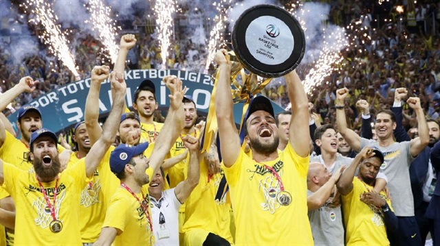 Fenerbahçe Basketbol Takımı, sezonu Euroleague şampiyonuyla tamamlamıştı. 