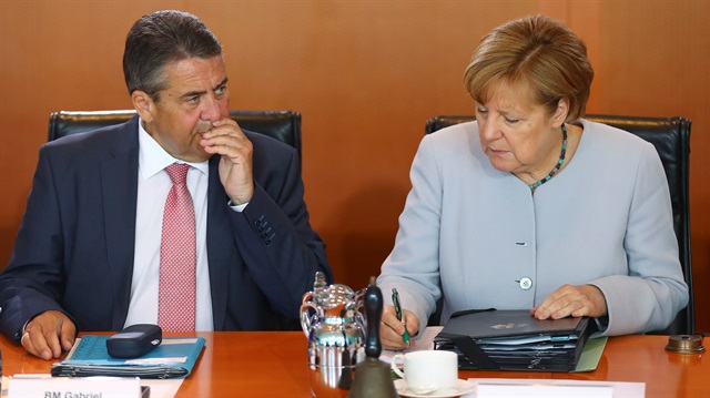 German Chancellor Angela Merkel (R) and German Foreign Minister Sigmar Gabriel (L).