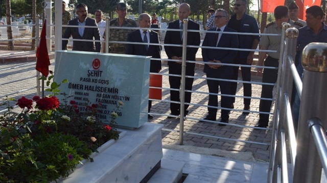 Niğde Valisi Şimşek, Ömer Halisdemir'in kabrini ziyaret etti. 