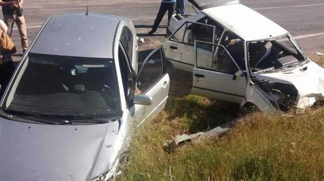 Kütahya’nın Tavşanlı ilçesinde iki otomobilin çarpışması sonucu meydana gelen trafik kazasında 7 kişi yaralandı.