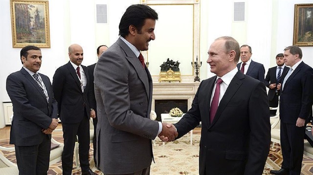Qatar’s Emir Sheikh Tamim bin Hamad Al-Thani (L) and Russian President Vladimir Putin (R)