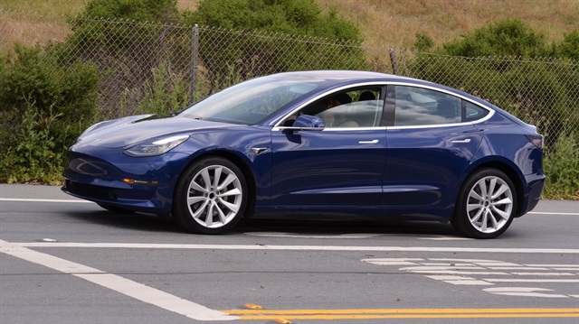 Tesla Model 3, Tesla Motors'un fiyat performans otomobili olarak biliniyor.