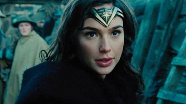 Wonder Woman'ın başrol oyuncusu Gal Gadot ile ilgili ortaya çıkan bir detay, sinema dünyasında kadın karakterlere ve yönetmelere yeteri kadar değer verilmediği iddialarını bir kere daha gündeme getirdi.