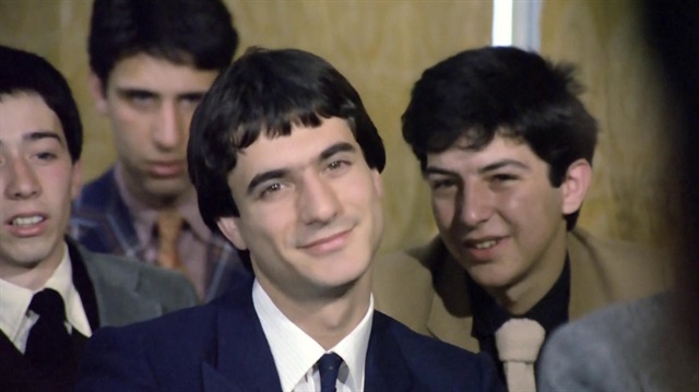 Osman Cavcı (solda), "Hababam Sınıfı Güle Güle"de rol aldı.