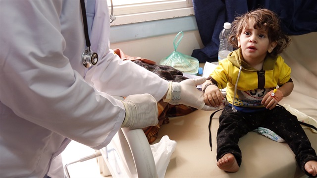 Yemenliler, son dönemde kolera salgınıyla da mücadele ediyor.