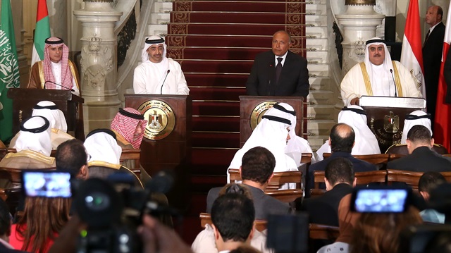 Katar'a ambargo uygulayan dört ülkenin dışişleri bakanı Mısır'da bir araya geldi.