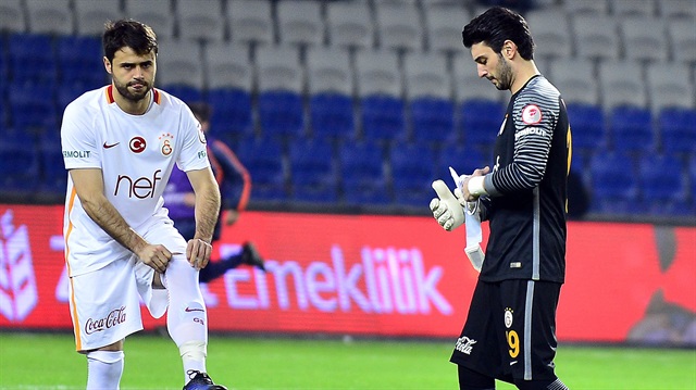 Galatasaray, Beşiktaş'tan transfer ettiği Cenk Gönen'i Malaga'ya satmak için görüşmelerde bulunuyor.