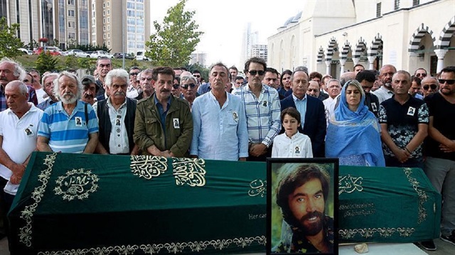 Hakan Balamir'in cenazesi, kılınan namazın ardından Küçükyalı Mezarlığı'na defnedildi.

