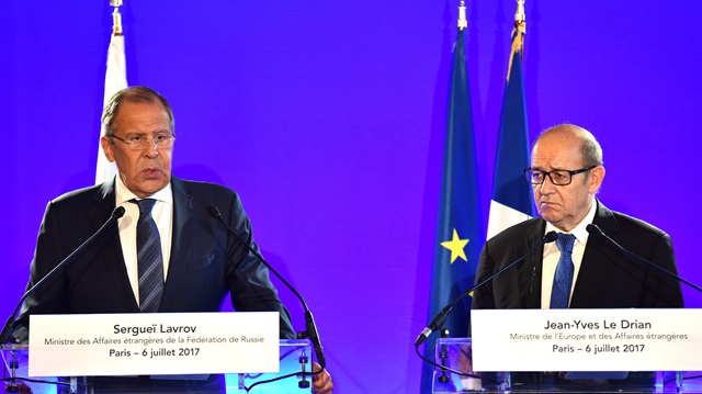 Fransa Dışişleri Bakanı Jean-Yves Le Drian, Rus mevkidaşı Lavrov'u Paris'te kabul etti.
