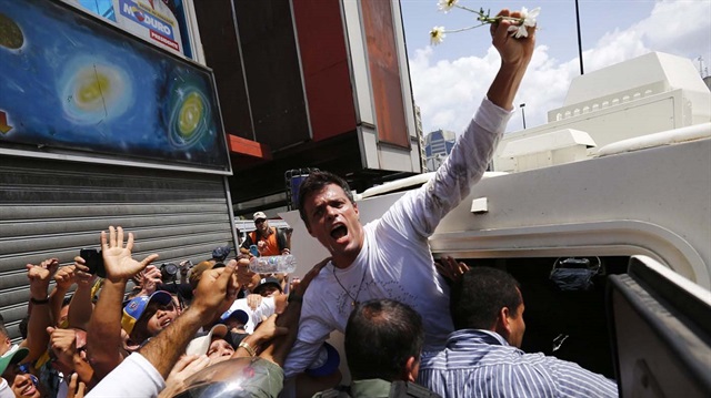 Venezuela'da muhalif liderin cezası ev hapsine çevrildi