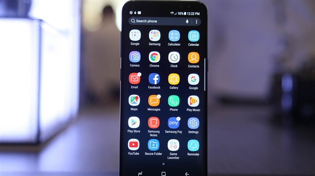 Samsung'ta çalışan bir mühendisten alınan bilgiye göre küçük telefon severlerin beklediği S8 mini hakkında firmanın bir hazırlığı bulunmuyor.