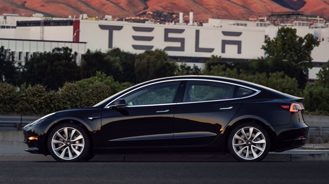 Tesla'nın fiyat/performans aracı Model 3'ün satış fiyatı 35 bin dolardan başlıyor.