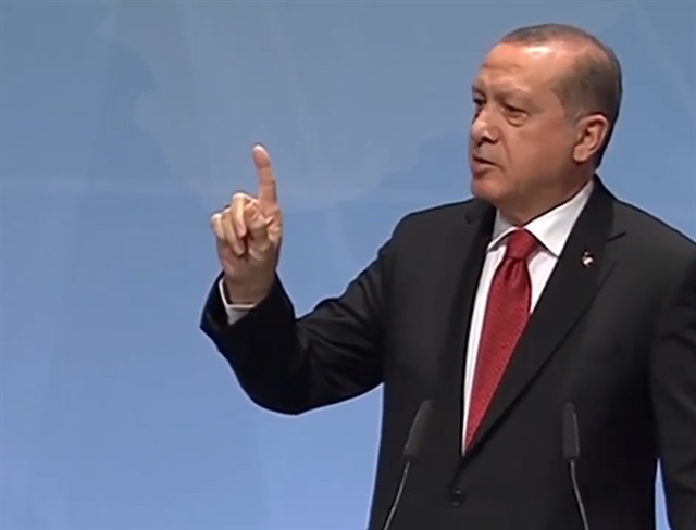 Erdoğan: Selahattin Demirtaş bir teröristtir