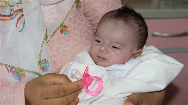 Diyarbakır’da henüz anne karnında 6 aylıkken akciğerinde sorun olduğu tespit edilen Hayat Lina bebeğin şah damarı ve akciğer arasına başarılı bir ameliyatla damar yerleştirildi.