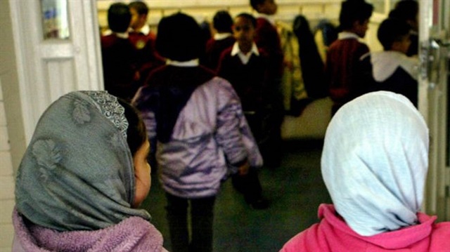 Hollanda'da mahkeme bir okulu Müslüman öğrencilere tazminat ödemeye mahkum etti.