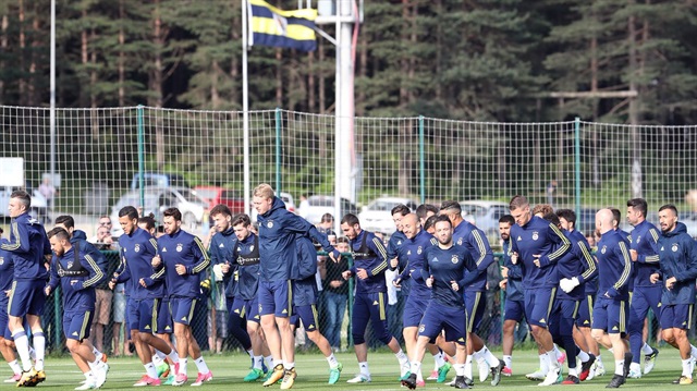 Fenerbahçe, yeni sezon hazırlıklarına Topuk Yaylası'nda sürdürüyor.