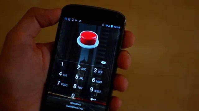 XDA-Developers ve Bleeping Computer'a göre Google, Android 7.1'e akıllı telefon kullanıcılarının bir şeylerin yanlış olduğunu fark edince çalışmakta olan bir uygulamadan hızlı bir şekilde çıkmalarına izin verecek "panik buton" özelliğini ekledi.