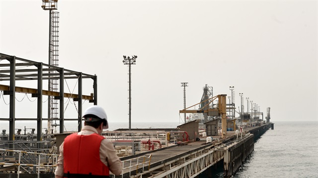 Iran aims to bolster oil and gas production by 2021