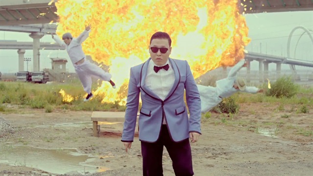Şarkı şu ana dek 2,895,373,709 kez izlendi ve 2,894,426,475 kez izlenen Gangnam Style'ı tahtından indirdi.