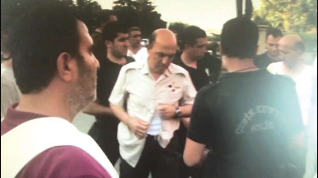 Rütbesi böyle söküldü