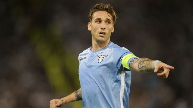 Transfer döneminin flaş ekibi Milan'ın Lazio'nun 31 yaşındaki tecrübeli orta saha oyuncusu Biglia'yı kadrosuna katmak üzere olduğu ifade ediliyor.