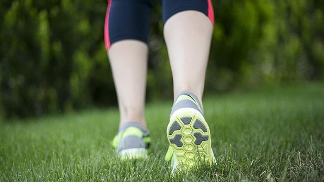 Herkesin hemen hemen aynı sayıda adım attığı ülkelerde obezite ve fazla kilonun daha az görüldüğü ancak adım sayısında kişiler arasındaki makas açıldığında obezite riskinin arttığı belirtildi.