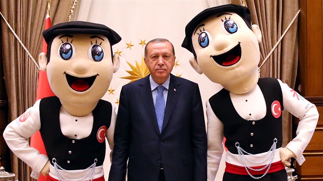Cumhurbaşkanı Recep Tayyip Erdoğan, 2017 İşitme Engelliler Olimpiyatları'nın maskotu "Çakır"ı kabul etti