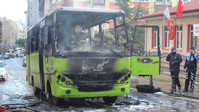 İzmit'te halk otobüsü alev alev yandı