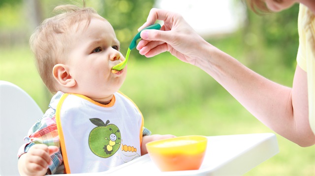 Çocuğunuz sebze yemiyorsa sevdiği yemeklere, çorbalara, köftelere rendelenmiş sebze eklenebilir bu şekilde fark etmeden tüketmesi sağlanabilir. 