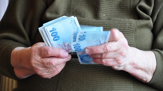 Haziran ayı enflasyon verisinin açıklanması ile birlikte memur ve emeklilerin alacakları zamlar belirlendi. Emekli SSK ve Bağ-Kur emeklileri zamlı maaşlarını 17 Temmuz'dan itibaren almaya başlayacak.