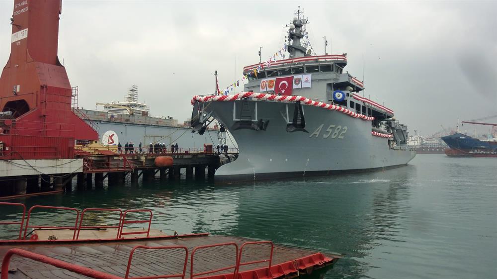 Denizaltı kurtarma gemisi TCG Alemdar (A-582), 28 Ocak 2017 tarihinde Deniz Kuvvetleri Komutanlığına teslim edildi.