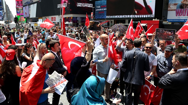 15 Temmuz şehitleri Times Meydanı'nda anıldı