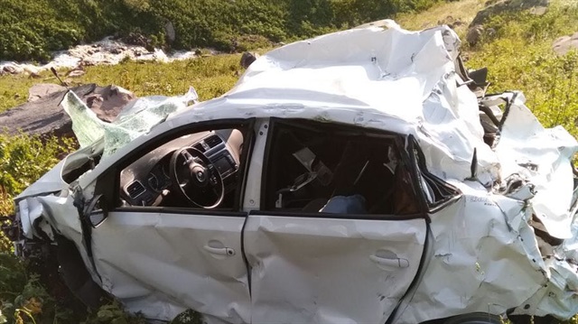 Artvin'de otomobil uçuruma yuvarlandı: 3 ölü