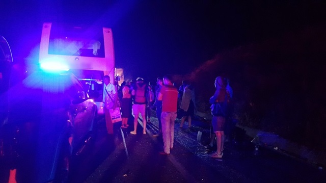 Isparta'da yolcu otobüsü kamyona çarptı: 1 ölü, 22 yaralı 