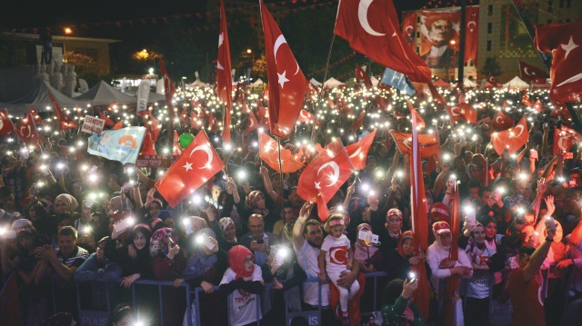 Eskişehir Vilayet Meydanı'nda düzenlenen etkinliğe vatandaşlar yoğun ilgi gösterdi.