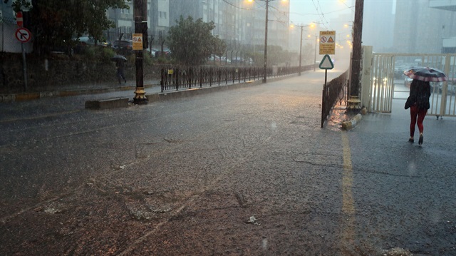 İstanbul'da son yılların en şiddetli yağışı etkili oluyor.
