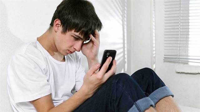 Sosyal medyada aktif olan gençler kaygılı bireyler haline geliyor