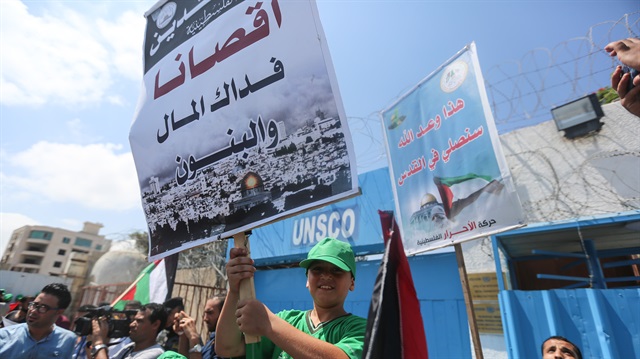 İsrail'in Mescid-i Aksa'ya yönelik uygulamaları Gazze Şeridi'nde düzenlenen yürüyüşle protesto edildi.