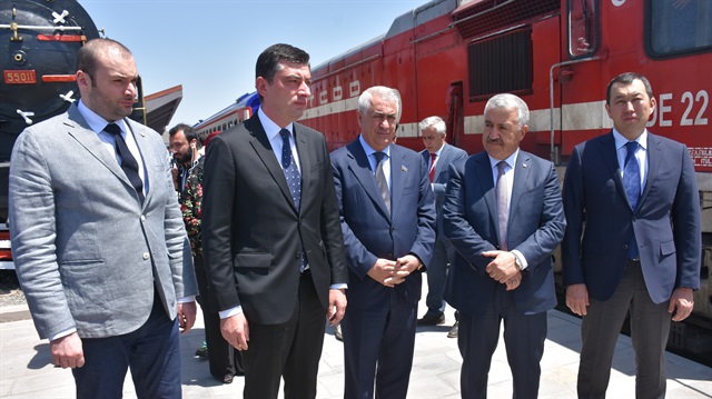 Ulaştırma Bakanı Arslan, Bakü-Tiflis-Kars Demiryolu Projesi çalışmalarını yerinde inceledi