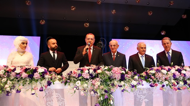 Cumhurbaşkanı Erdoğan, ​Cumhurbaşkanlığı Genel Sekreteri Kasırga'nın oğlu Serdar Kasırga'nın nikah törenine katıldı
