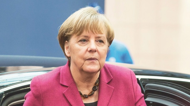 ​Merkel panikledi