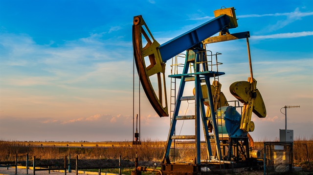 Brent petrol serbest piyasalarda 49,81 dolardan işlem görüyor.