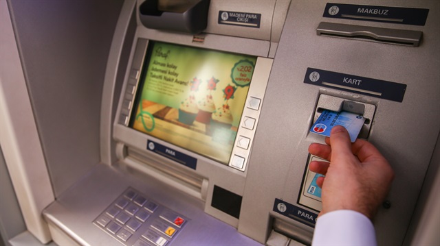 Para çektiği ATM'den yardım notu çıktı.