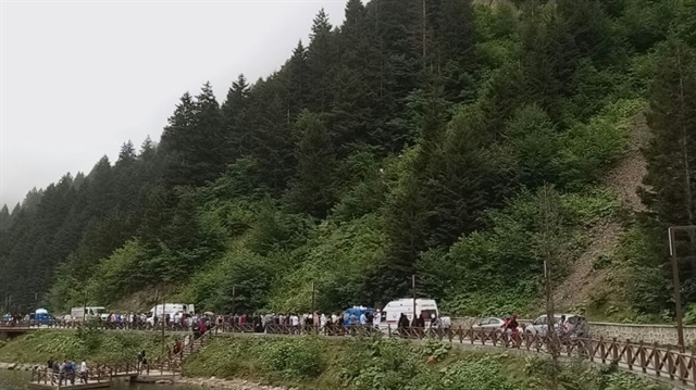 Trabzon’un Çaykara ilçesine bağlı Uzungöl mahallesinde ATV’nin uçuruma yuvarlanması sonucu 1 kişi hayatını kaybetti, 1 kişide yaralandı.