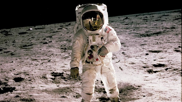 Ay tozlu çanta 1 milyon 800 bin dolara satıldı
