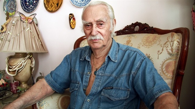 İstanbul'da tedavi gördüğü hastanede 62 yaşında yaşama veda eden sanatçı Harun Kolçak'ın babası sinema sanatçısı Eşref Kolçak, oğlunu anlattı.