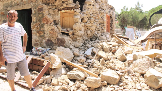 Ege Denizi'nde önceki gece meydana gelen 6.6 büyüklüğündeki depremde, Bodrum'da metruk 3 bina yıkıldı, 32 bina da hasar gördü.
