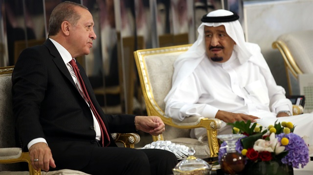 Cumhurbaşkanı Recep Tayyip Erdoğan, Suudi Arabistan temasları kapsamında Suudi Arabistan Kralı Selman bin Abdülaziz ile ikili bir görüşme gerçekleştirdi.